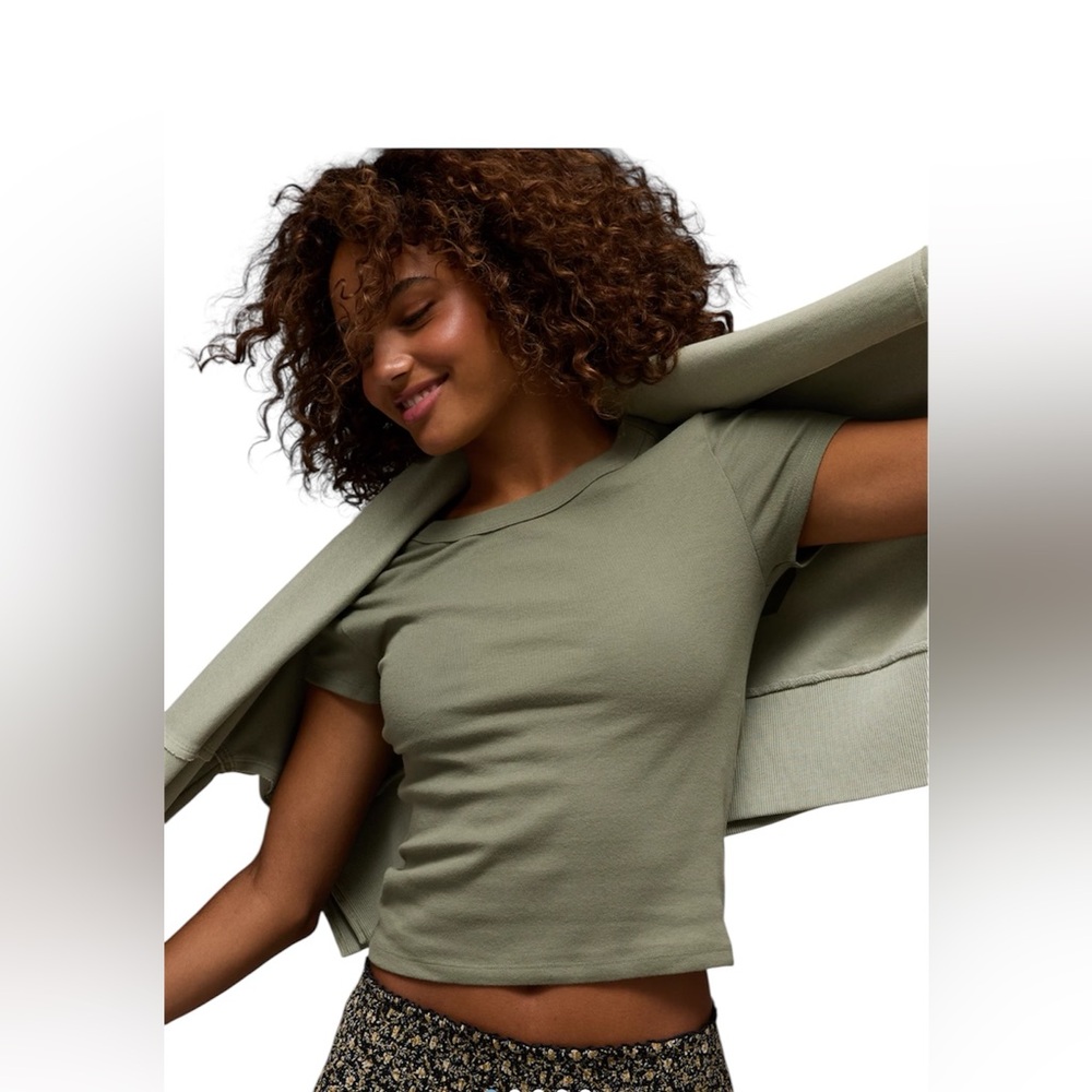 American Eagle Outfitters Sage Green Short Sleeve Tee size large